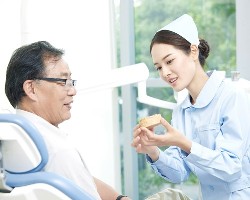 立秋后老年人护口腔，健康度秋有妙方